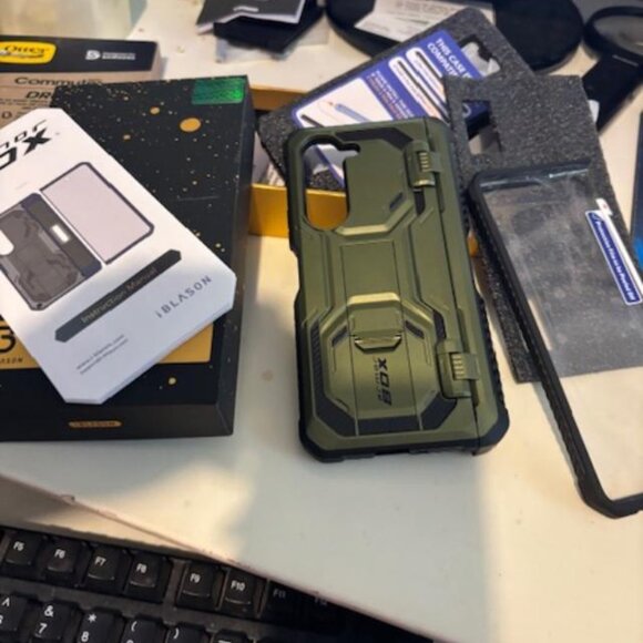 i-Blason iPhone 14 - iPhone 13 Case with Built-in Screen Protector Armorbox - Picture 14 of 15